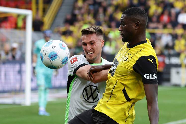 德甲焦点战：法兰克福VS沃尔夫斯堡——攻防博弈下的胜负天平与比分前瞻